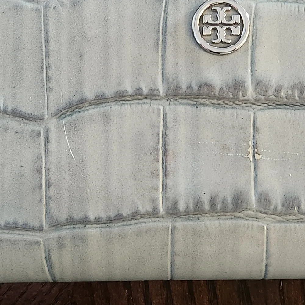 Tory Burch Crocodile Embossed Wallet - Picture 4 of 4